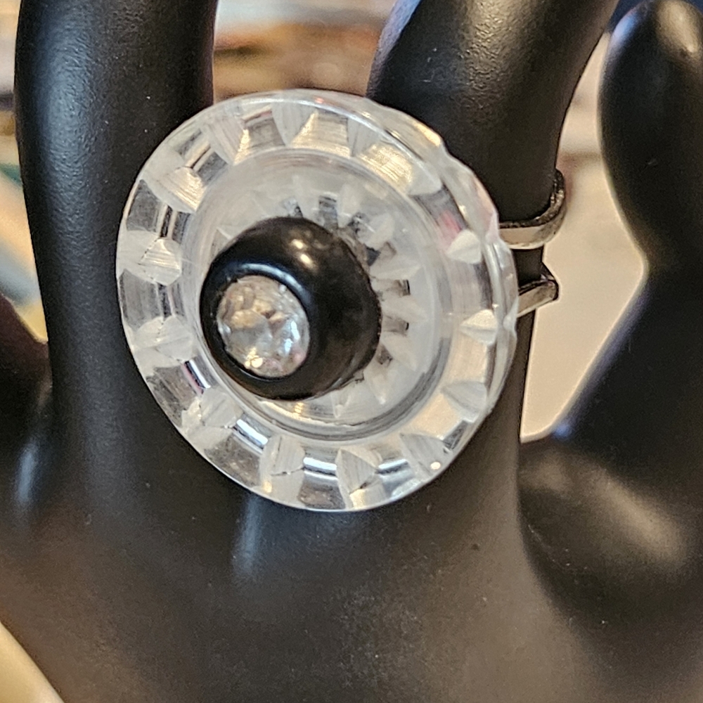 Unique vintage button ring! Made from 1930's Lucite and 1940's buttons*
